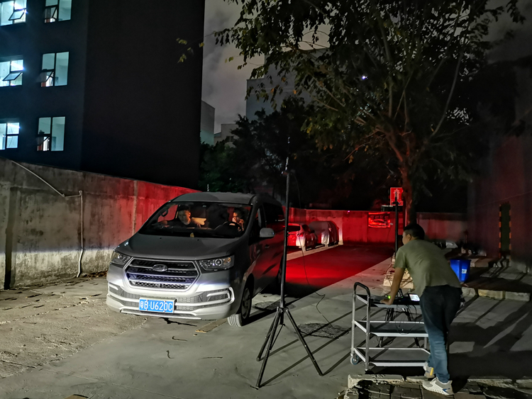 通宝TB222团队挑灯夜视，为公司产品稳定传输保驾护航