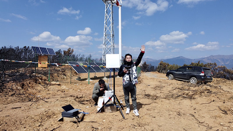 通宝TB222户外工程人员拍图